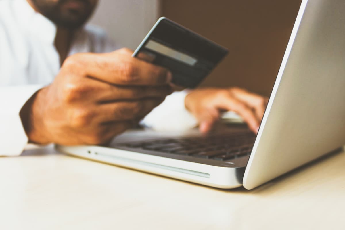 Wise vs Revolut pour les expatriés français : lequel choisir ?